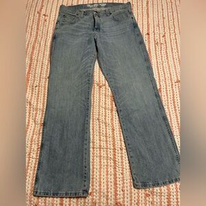 Wrangler blue jeans. Size 36/32. Great condition! No holes or tears.